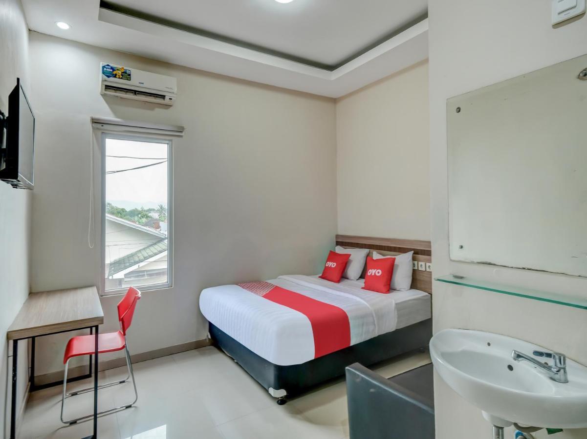 Oyo 90986 Hotel Srikandi Adisucipto Kalasan Exterior foto