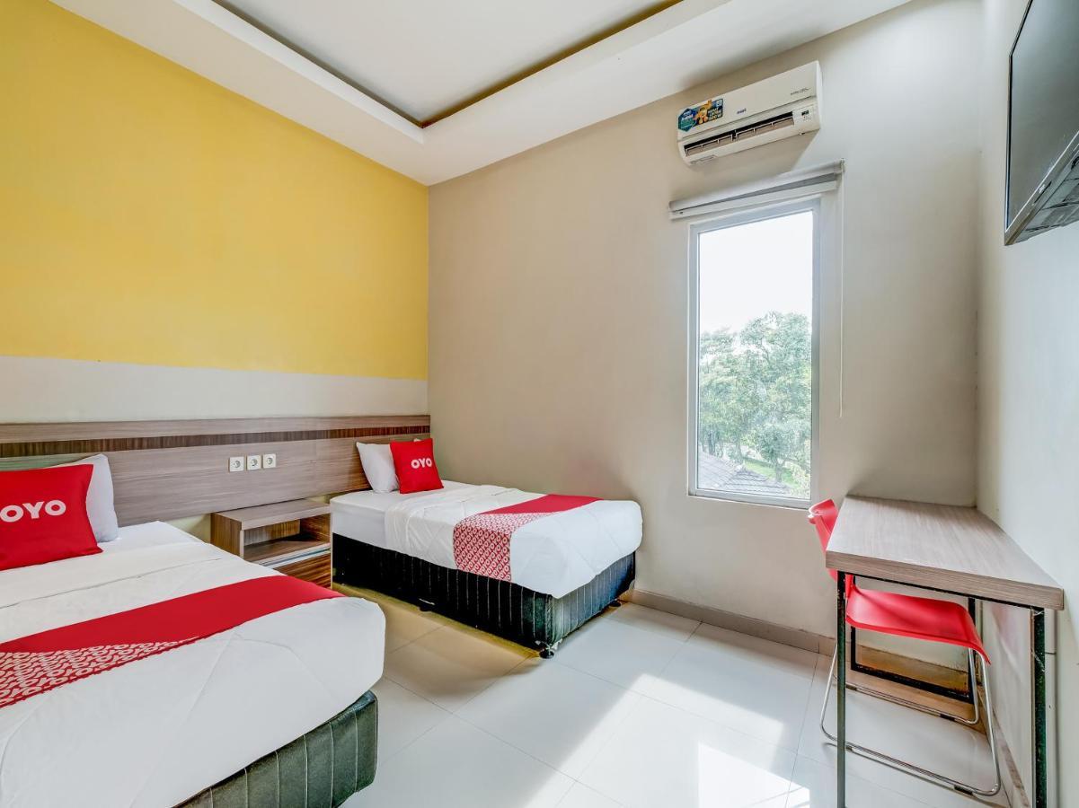 Oyo 90986 Hotel Srikandi Adisucipto Kalasan Exterior foto