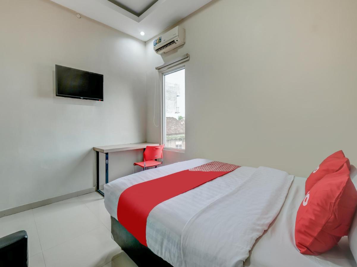 Oyo 90986 Hotel Srikandi Adisucipto Kalasan Exterior foto